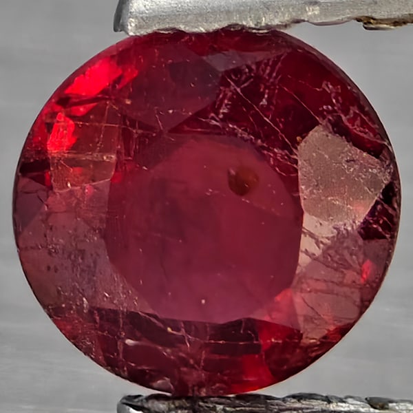 Natural Pinkish Red Ruby Gemstones 0.70 Ct. Round Shape 5.2 Mm (1 of 3)