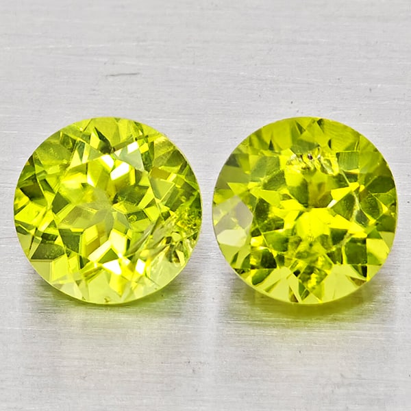 Natural Green Peridot 1.90 Ct. 2 Pcs Round Shape 6 Mm Gemstones from Pakistan: Product ID: 805317444 Product Name: Natural Rhodolite Weight: 1.90 CT. Size: 6 x 6 x 4.1 MM. Shape: Round Color: Green Clarity:VSI Luster: Good Gems Origin: Pakistan Treatment: Unheated Crystal Struct