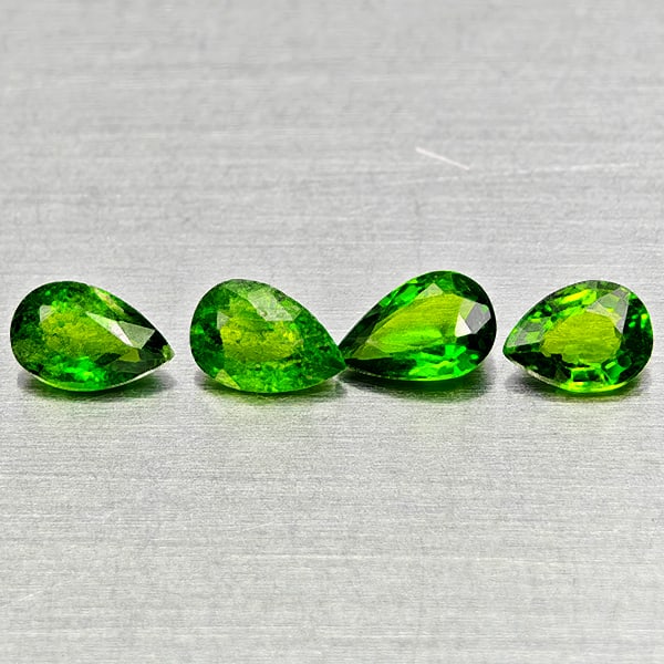 Natural Green Chrome Diopside 0.71 Ct. 4 Pcs Pear Shape 4.5 x 3 Mm Gemstone From Russia: Product ID: 801608099 Product Name: Natural Chrome Diopside Weight: 0.71 CT. Size: 4.5 x 3 x 2 MM. Shape: Pear Shape Color: Green Clarity:VSI - SI1 Luster: Good Gems Origin: Russia Treatment: Unheated