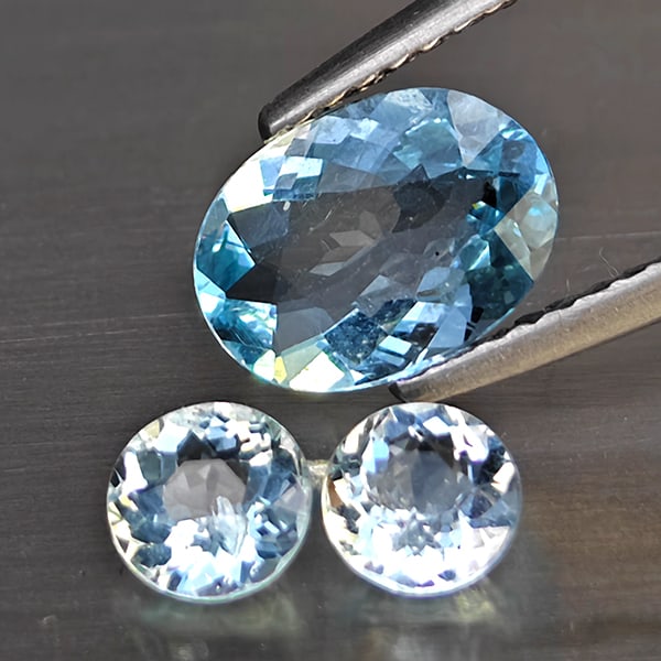 Natural Baby Blue Aquamarine Gemstones 1.85 Ct. 3 Pcs. Mixed Shape: Product ID: 800812480 Product Name: Natural Gemstones Weight: 1.85 CT. Size: 8.8 x 6.5 x 3.4 to 4.6 x 4.6 x 3 MM. Shape: Mixed Shape Color: Baby Blue Clarity:SI1 Luster: Good Gems Origin: Brazil Treat