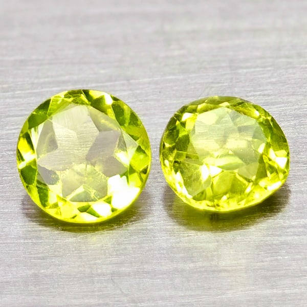 Natural Green Peridot Gemstones 1.02 Ct. 2 Pcs Round Shape 5.1 Mm. (1 of 3)