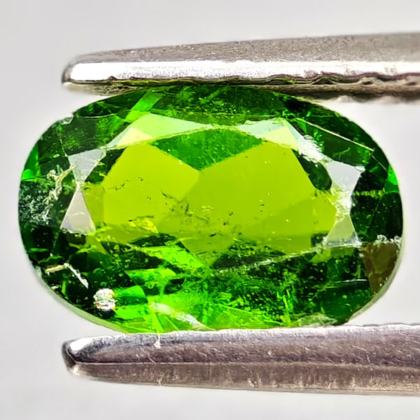 Natural Green Chrome Diopside Gemstones 0.90 Ct. Oval Shape 7.2 x 5 Mm.: Product ID: 801608142 Product Name: Natural Chrome Diopside Weight: 0.90 CT. Size: 7.2 x 5 x 3.1 MM. Shape: Oval Color: Green Clarity:VSI - SI1 Luster: Good Gems Origin: Russia Treatment: Unheated Cry