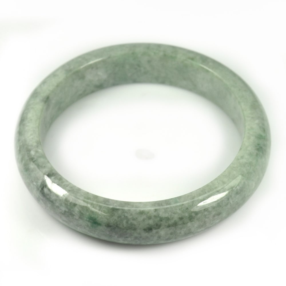 Natural Green Jade Gemstones 339.04 Ct. Diameter 60 Mm. Unheated: Product ID: 819814935 Product Name: Natural Jade Weight: 339.04 CT. Size: 77 x 60 x 14 MM. Shape: Round Color: Green Clarity:Opaque Luster: Good Gems Origin: Thailand Treatment: Unheated Crystal Struc