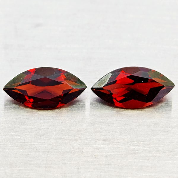 Natural Orangish Red Garnet Gemstones 2.46 Ct. 2 Pcs Marquise Shape 5.x 10 Mm.: Product ID: 802936971 Product Name: Natural Garnet Weight: 2.46 CT. Size: 5 x 10 x 3.3 MM. Shape: Marquise Shape Color: Orangish Red Clarity:VVS - VSI Luster: Good Gems Origin: Tanzania Treatment: Unh