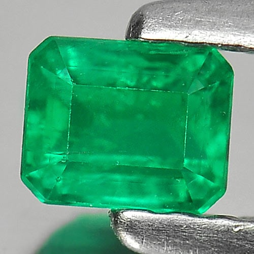 Natural Green Emerald Gemstones 0.26 Ct. Octagon Shpae 4.1 x 3.4 Mm.: Product ID: 802401204 Product Name: Natural Emerald Weight: 0.26 CT. Size: 4.1 x 3.4 x 2.6 MM. Shape: Octagon Color: Green Clarity:VSI Luster: Good Gems Origin: Columbia Treatment: Unheated Crystal St