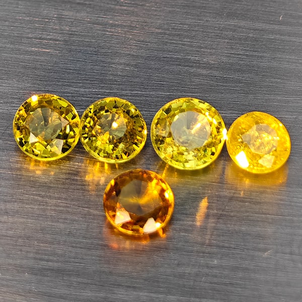 Natural Greenish Yellow TitaniumRainbow Spark Sphene Gemstones 1.68 Ct. 5 Pcs. Round Shape 3.3 Mm.: Product ID: 806509329 Product Name: Natural Sphene Weight: 1.68 CT. Size: 3.3 x 3.3 x 2.4 MM. Shape: Round Shape Color: Greenish Yellow Titanium Ranibow Spark Clarity:SI1 Luster: Good Gems Origin: Mad
