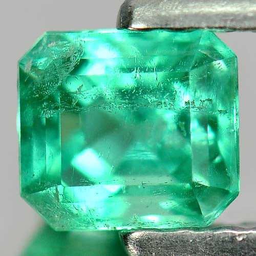 Natural Green Emerald Gemstones 0.43 Ct. Octagon Shape 4.6 x 4.2 Mm.: Product ID: 802401327 Product Name: Natural Emerald Weight: 0.43 CT. Size: 4.6 x 4.2 x 3.5 MM. Shape: Octagon Color: Green Clarity:VSI Luster: Good Gems Origin: Columbia Treatment: Unheated Crystal St