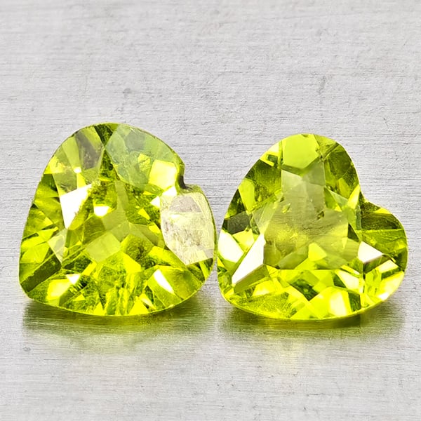 Natural Green Peridot Gemstones 1.76 Ct. 2 Pcs. Heart Shape 6.6 x 6.4 Mm.: Product ID: 805317320 Product Name: Natural Peridot Weight: 1.76 CT. Size: 6.6 x 6.4 x 4 MM. Shape: Heart Shape Color: Green Clarity:VSI - SI1 Luster: Good Gems Origin: Pakistan Treatment: Unheated Cr