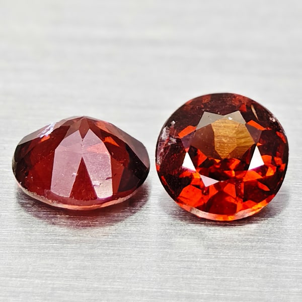 Natural Orangish Red Garnet Gemstones 1.01 Ct. 2 Pcs Round Shape 4.9 Mm. (1 of 3)