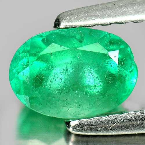 Natural Green Emerald 0.73 Ct. Oval Shape Gemstones 6.8 x 4.9 Mm.: Product ID: 802402951 Product Name: Natural Emerald Weight: 0.73 CT. Size: 6.8 x 4.9 x 4 MM. Shape: Oval Color: Green Clarity:SI Luster: Good Gems Origin: Columbia Treatment: Unheated Crystal Structur