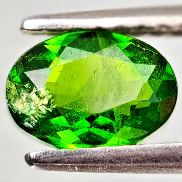 Natural Green Chrome Diopside Gemstones 0.89 Ct. Oval Shape 7 x 5.1 Mm.: Product ID: 801608145 Product Name: Natural Chrome Diopside Weight: 0.89 CT. Size: 7 x 5.1 x 3.1 MM. Shape: Oval Color: Green Clarity:VSI - SI1 Luster: Good Gems Origin: Russia Treatment: Unheated Cry