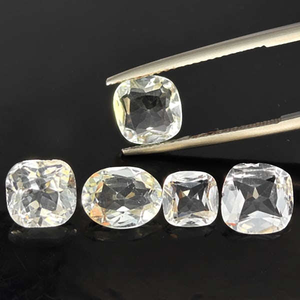 Natural White Topaz Gemstones 9.18 Ct. 5 Pcs. Mixed Shape Mixed Size: Product ID: 807168822 Product Name: Natural Topaz Weight: 9.18 CT. Size: 9 x 7 x 4 to 6.4 x 6.4 x 3.5 MM. Shape: Mixed Shape Color: White Clarity:SI1 Luster: Good Gems Origin: Brazil Treatment: Unheat