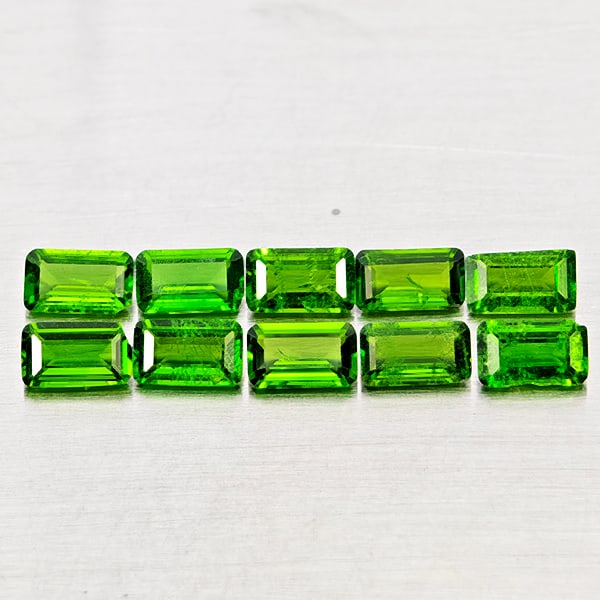 Natural Green Chrome Diopside Gemstones 2.88 Ct. 10 Pcs Octagon Shape 5.2 x 2.9 Mm.: Product ID: 801608223 Product Name: Natural Chrome Diopside Weight: 2.88 CT. Size: 5.2 x 2.9 x 1.8 MM. Shape: Octagon Color: Green Clarity:SI1 Luster: Good Gems Origin: Russia Treatment: Unheated Crys