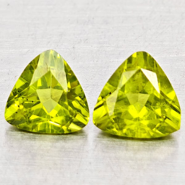 Natural Green Peridot Gemstones 1.46 Ct. 2 Pcs Trilliant Shape 6 Mm.: Product ID: 805317537 Product Name: Natural Peridot Weight: 1.46 CT. Size: 6 x 6 x 3.5 MM. Shape: Trilliant Color: Green Clarity:SI1 Luster: Good Gems Origin: Pakistan Treatment: Unheated Crystal Stru