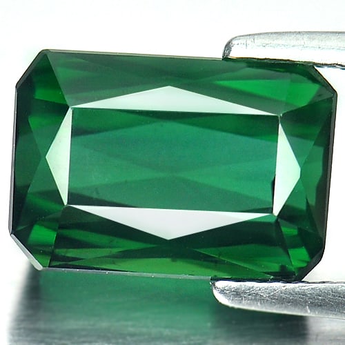 Natural Green Tourmaline Gemstones 5.32 Ct. VVS Octagon Shape 10.9 x 7.5 Mm.: Product ID: 807236702 Product Name: Natural Tourmaline Weight: 5.32 CT. Size: 10.9 x 7.5 x 6.7 MM. Shape: Octagon Color: Green Clarity:VVS Luster: Very Good Gems Origin: Nigeria Treatment: Unheated Cr