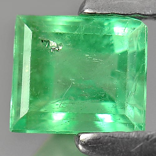 Natural Green Emerald Gemstones 0.65 Ct. Octagon Shape 5.2 x 5.2 Mm.: Product ID: 802402215 Product Name: Natural Emerald Weight: 0.65 CT. Size: 5.2 x 5.2 x 4.5 MM. Shape: Square Color: Green Clarity:VSI Luster: Good Gems Origin: Columbia Treatment: Unheated Crystal Str