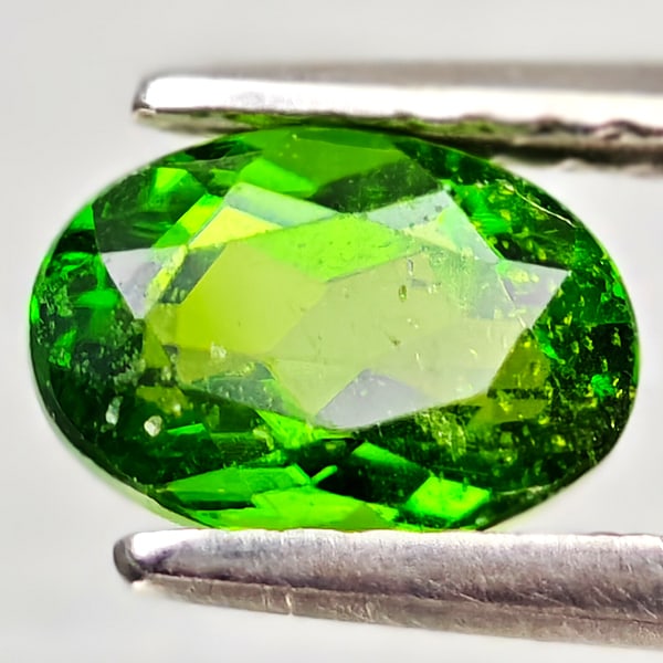 Natural Green Chrome Diopside Gemstones 1.11 Ct. Oval Shape 7.2 x 5.1 Mm.: Product ID: 801608124 Product Name: Natural Chrome Diopside Weight: 1.11 CT. Size: 7.1 x 5.1 x 3.8 MM. Shape: Oval Color: Green Clarity:VSI - SI1 Luster: Good Gems Origin: Russia Treatment: Unheated C