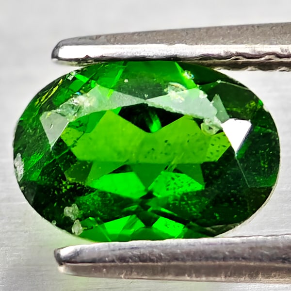 Natural Green Chrome Diopside Gemstones 0.83 Ct. Oval Shape 7 x 5 Mm. (1 of 3)