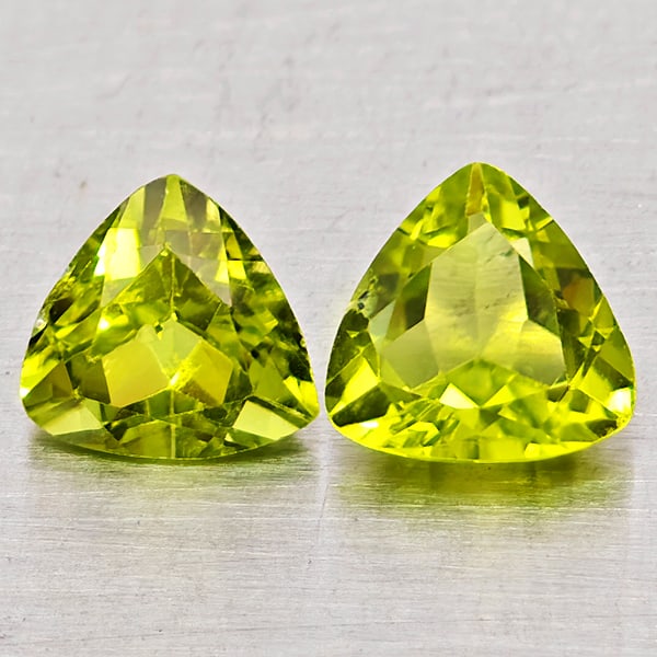 Natural Green Peridot Gemstones 1.75 Ct. 2 Pcs Trilliant Shape 6 Mm.: Product ID: 805317526 Product Name: Natural Peridot Weight: 1.75 CT. Size: 6 x 6 x 4 MM. Shape: Trilliant Color: Green Clarity:SI1 Luster: Good Gems Origin: Pakistan Treatment: Unheated Crystal Struct