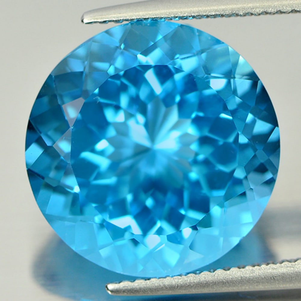 Natural Swiss Blue Topaz Gemstones 13.50 Ct. Clean Round Cornflower Cut 14.9 Mm.: Product ID: 807166750 Product Name: Natural Blue Topaz Weight: 13.50 CT. Size: 14.9 x 14.9 x 9.2 MM. Shape: Round Cornflower Cut Color: Blue Clarity:IF Luster: Very Good Gems Origin: Brazil Treatment: