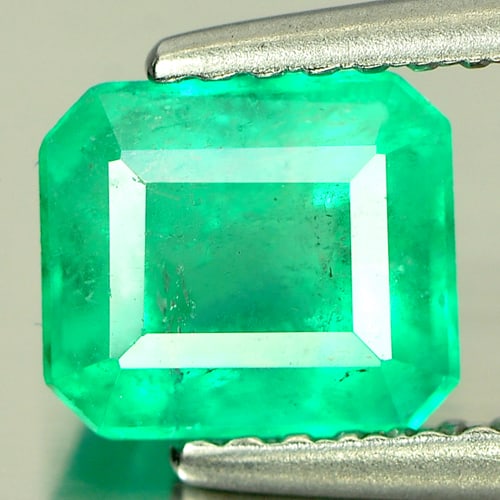 Natural Green Emerald Gemstones 1.23 Ct. Octagon Shape 6.8 x 6 Mm.: Product ID: 802402936 Product Name: Natural Emerald Weight: 1.23 CT. Size: 6.8 x 6 x 4.5 MM. Shape: Octagon Color: Green Clarity:SI1 Luster: Good Gems Origin: Columbia Treatment: Unheated Crystal Stru