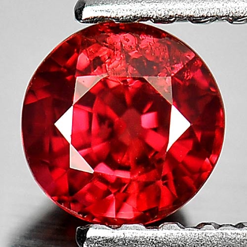 Natural Red Sapphire Gemstones 0.59 Ct. Round Shape Size 4.7 Mm. (1 of 3)