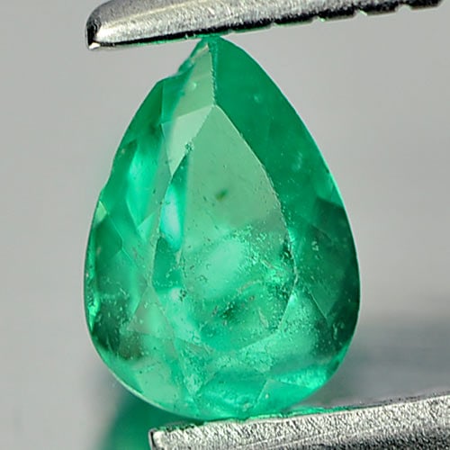 Natural Green Emerald Gemstones 0.29 Ct. Pear Shape 5.3 x 3.8 Mm. (1 of 3)