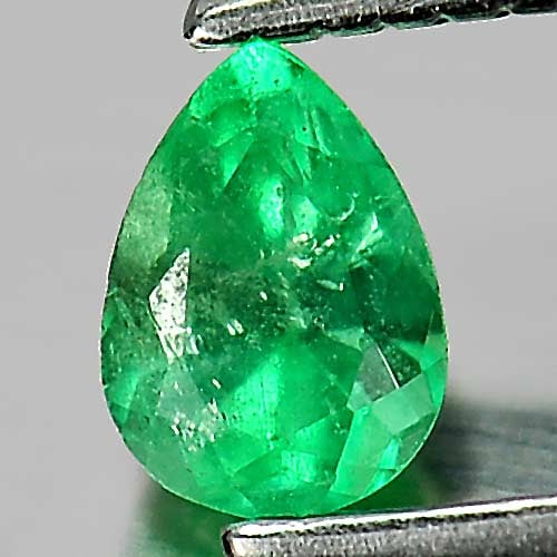 Natural Green Emerald Gemstones 0.22 Ct. Pear Shape 4.5 x 3.3 Mm.: Product ID: 802403580 Product Name: Natural Emerald Weight: 0.22 CT. Size: 4.5 x 3.3 x 2.7 MM. Shape: Pear Color: Green Clarity:SI Luster: Good Gems Origin: Columbia Treatment: Unheated Crystal Struct