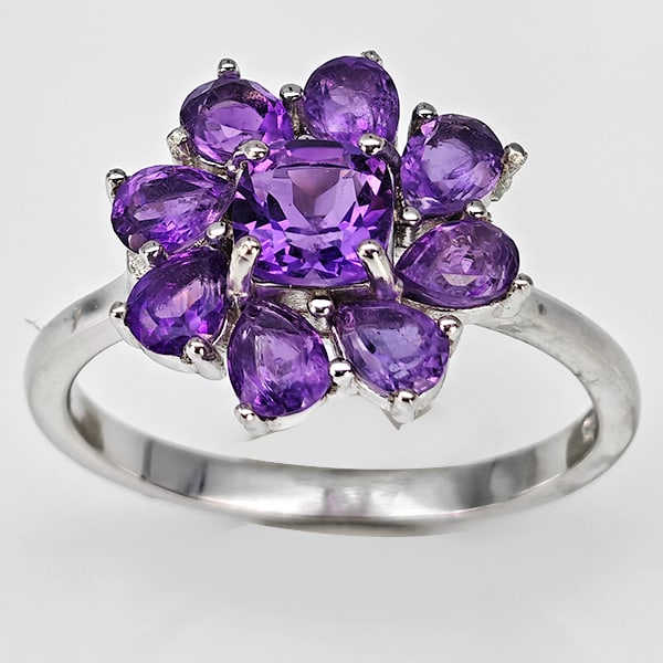 Natural Purple Amethyst Gemstones with 925 Sterling Silver Ring Jewelry 2.75 Grams Size 8: Product ID: 808500334 Product Type: 925 Sterling Silver Fine Jewelry Jewelry Weight: 2.75 Grams. Gemstones Color: Purple Metal: Solid Silver 92.5%. Gemstone Detail: Amethyst At Your Service: At Treasu