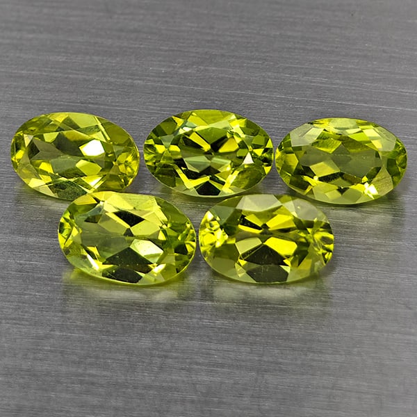 Natural Green Peridot Gemstones 2.88 Ct. 5 Pcs Oval Shape 6 x 4.2 Mm.: Product ID: 805317760 Product Name: Natural Peridot Weight: 2.88 CT. Size: 6 x 4.2 x 3.2 MM. Shape: Oval Shape Color: Green Clarity:VSI Luster: Good Gems Origin: Pakistan Treatment: Unheated Crystal S