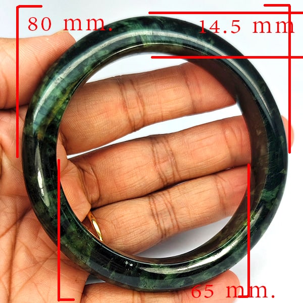 Natural Green Jade Gemstones Bangle 412.06 Ct. Diameter 65 Mm.: Product ID: 819816106 Product Name: Natural Gemstones Weight: 412.06 CT. Size: 80 x 65 x 14.5 MM. Shape: Round Shape Color: Green Clarity:Opaque Luster: Good Gems Origin: Thailand Treatment: Unheated 