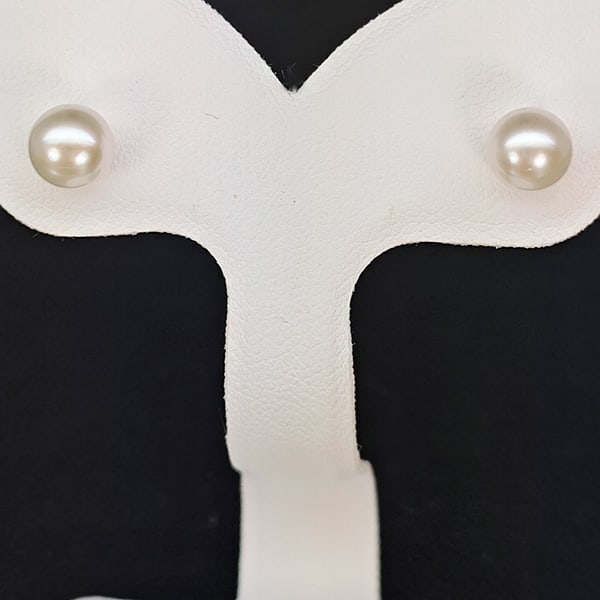 Natural White Akoya Pearl 6 Mm. With Platinum Earring Jewelry 1.0 Grams: Product ID: 805206474 Product Type: Platinum Jewelry Jewelry Weight: 1.00 Grams. Gemstones Color: White Metal: Solid Platinum Gemstone Detail: Akoya Pearl At Your Service: At Treasure of Gems & Jewelr