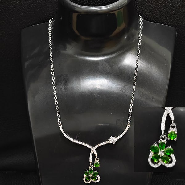 Natural Chrome Diopside Gemstones with 925 Sterling Silver Necklace Jewelry Length 19 Inch.: Product ID: 207102257 Product Type: 925 Sterling Silver Fine Jewelry Jewelry Weight: 7.76 Grams. Gemstones Color: Green Metal: Solid Silver 92.5%. Gemstone Detail: Round Green Chrome Diopside Size 4 x