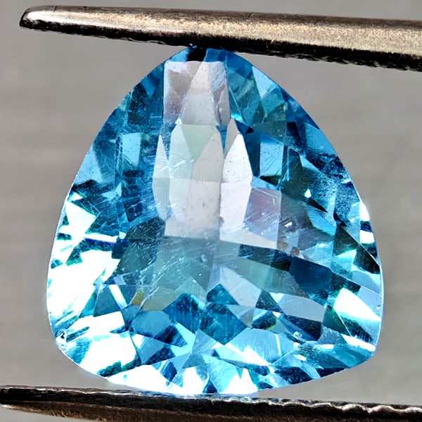 Natural Swiss Blue Topaz Gemstones 3.49 Ct. Trilliant Checkerboard Cut 9.9 Mm.: Product ID: 807167921 Product Name: Natural Blue Topaz Weight: 3.49 CT. Size: 9.9 x 9.9 x 5.9 MM. Shape: Trilliant Checkerboard Cut Color: Swiss Blue Clarity:VSI Luster: Good Gems Origin: Brazil Treat