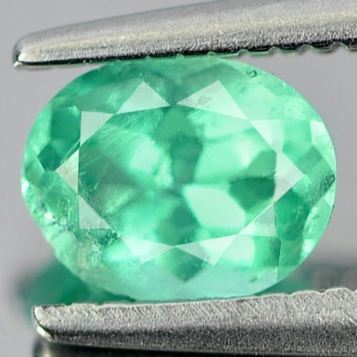 Natural Emerald Green Gemstones 0.56 Ct. Oval Shape 6 x 4.8 Mm. (1 of 3)