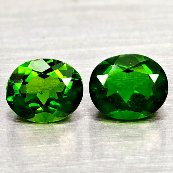 Natural Green Chrome Diopside Gemstones 1.42 Ct. 2 Pcs. Oval Shape 6.1 x 5.1 Mm. (1 of 3)