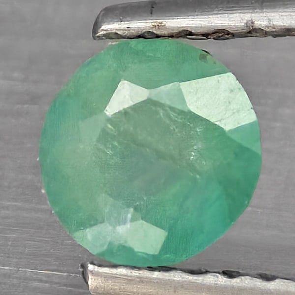 Natural Green Blueish Grandidierite Gemstones 0.76 Ct. Round Shape 5.5 Mm.: Product ID: 803100127 Product Name: Natural Tsavorite Weight: 0.76 CT. Size: 5.5 x 5.5 x 3.3 MM. Shape: Round Shape Color: Green Blueish Clarity:SI1 Luster: Good Gems Origin: Madagascar Treatment: Unh