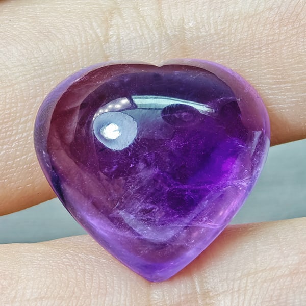 Natural Violet Amethyst Gemstones 21.41 Ct. Heart Cabochon Shape 19.1 x 18 Mm.: Product ID: 800325312 Product Name: Natural Amethyst Weight: 21.41 CT. Size: 19.1 x 18 x 9.5 MM. Shape: Heart Cabochon Color: Violet Clarity:VSI Luster: Very Good Gems Origin: Brazil Treatment: Unheat