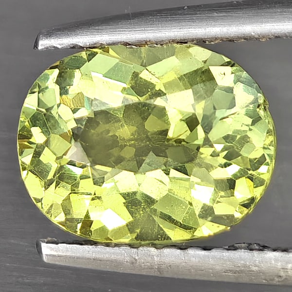 Natural Green Apatite Gemstones 1.92 Ct. Oval Shape 9.2 x 7.3 Mm. (1 of 3)