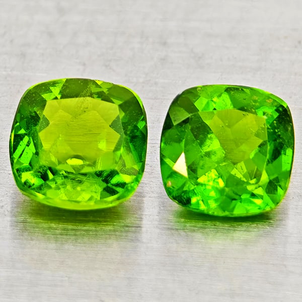 Natural Green Chrome Diopside Gemstones 1.11 Ct. 2 Pcs. Cushion Shape 5 Mm. (1 of 3)