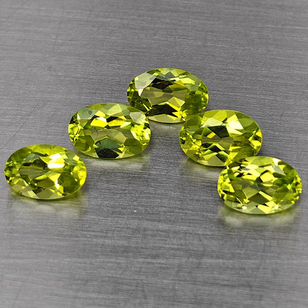 Natural Green Peridot Gemstones 2.69 Ct. 5 Pcs. Oval Shape 6.1 x 4.1 Mm. (1 of 3)