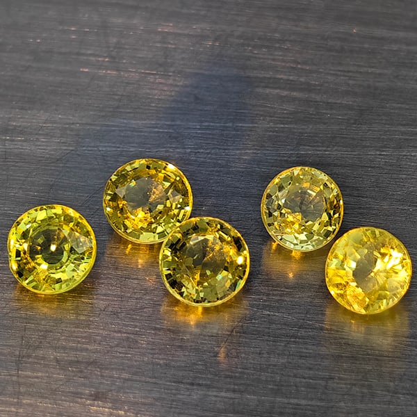 Natural Greenish Yellow Titanium Sphene Gemstones Rainbow Spark 1.45 Ct. 5 Pcs. Round Shape 4 Mm.: Product ID: 806509358 Product Name: Natural Sphene Weight: 1.45 CT. Size: 4 x 4 x 2.5 MM. Shape: Round Shape Color: Greenish Yellow Titanium Ranibow Spark Clarity:SI1 Luster: Good Gems Origin: Madagas