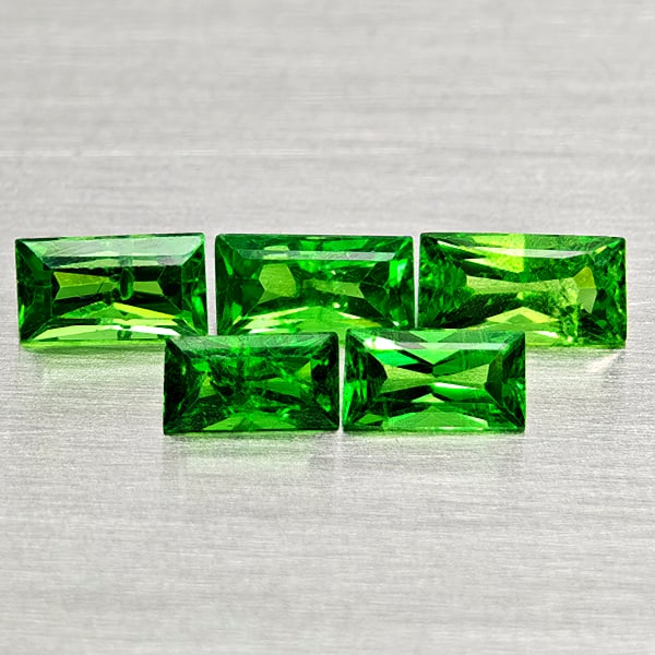 Natural Green Tsavorite Garnet Gemstones 0.94 Ct. 5 Pcs. Baguette Shape Mixed Size: Product ID: 803005028 Product Name: Natural Tsavorite Weight: 0.94 CT. Size: 4 x 2.2 x 1.7 to 4.8 x 2.5 x 2 MM. Shape: Baguette Color: Green Clarity:SI1 Luster: Good Gems Origin: Tanzania Treatment: U
