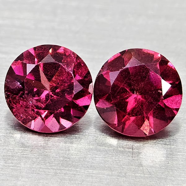 Natural Purplish Pink Rhodolite Garnet Gemstones 0.76 Ct. 2 Pcs. Round Shape 4.4 Mm.: Product ID: 802936906 Product Name: Natural Rhodolite Weight: 0.76 CT. Size: 4.4 x 4.4 x 2.7 MM. Shape: Round Color: Purplish Pink Clarity:VSI Luster: Good Gems Origin: Madagascar Treatment: Unheated 