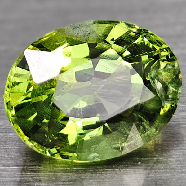 Natural Green Color Apatite Gemstones 1.37 Ct. Oval Shape 7.5 x 5.8 Mm. (1 of 3)