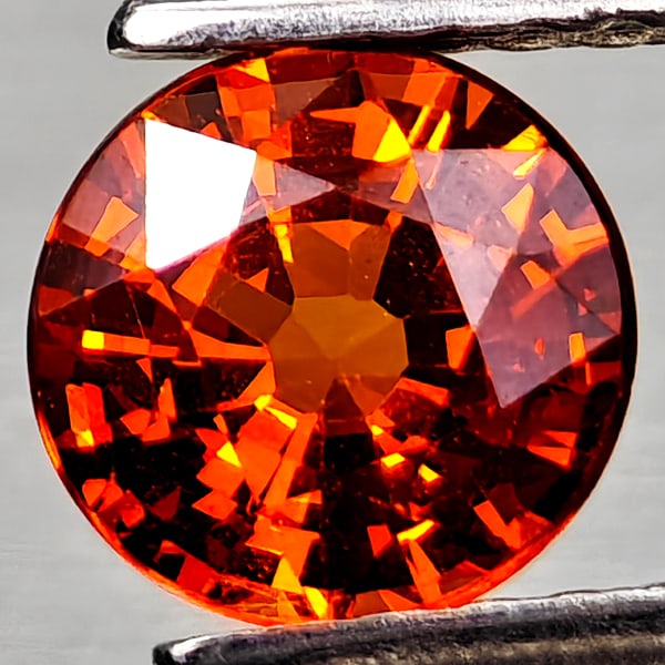 Natural Orangish Red Spessartine Garnet Gemstones 0.98 Ct. Round Shape 5.7 Mm. (1 of 3)