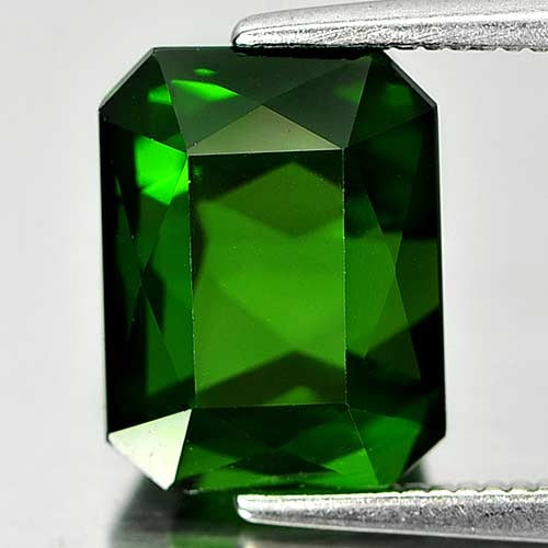 Natural Green Tourmaline Gemstones 4.70 Ct. Clean Octagon Shape 10.2 x 7.8 Mm.: Product ID: 807232418 Product Name: Natural Tourmaline Weight: 4.70 CT. Size: 10.2 x 7.8 x 7 MM. Shape: Octagon Color: Green Clarity:IF Luster: Good Gems Origin: Nigeria Treatment: Unheated Crystal St