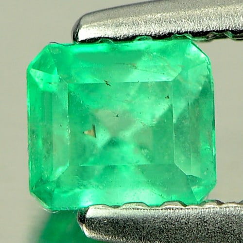 Natural Green Emerald Gemstones 0.32 Ct. Octagon Shape 4.1 x 3.6 Mm.: Product ID: 802403319 Product Name: Natural Emerald Weight: 0.32 CT. Size: 4.1 x 3.6 x 3.1 MM. Shape: Octagon Color: Green Clarity:SI Luster: Good Gems Origin: Columbia Treatment: Unheated Crystal Str