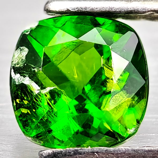 Natural Green Chrome Diopside Gemstones 0.59 Ct. Cushion Shape 5.1 Mm.: Product ID: 801608205 Product Name: Natural Chrome Diopside Weight: 0.59 CT. Size: 5.1 x 5.1 x 3.2 MM. Shape: Cushion Shape Color: Green Clarity:VSI - SI1 Luster: Good Gems Origin: Russia Treatment: U