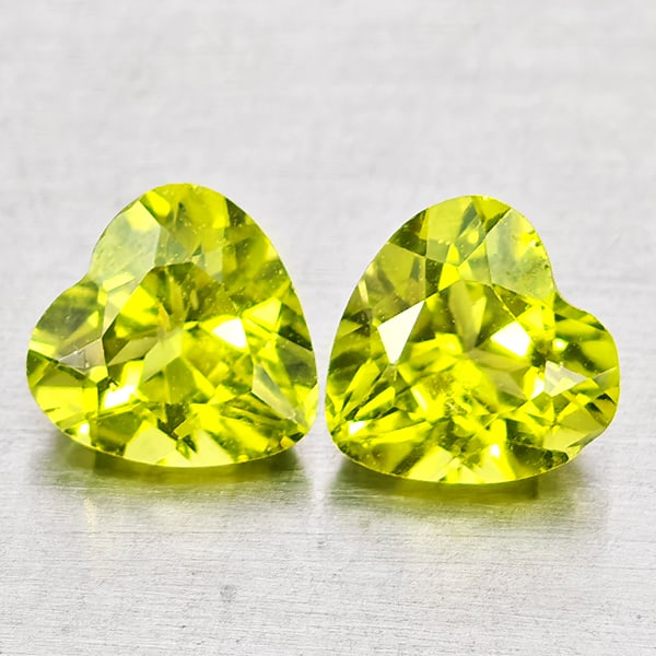 Natural Green Peridot Gemstones 1.71 Ct. 2 Pcs. Heart Shape 6 x 6 Mm. (1 of 3)